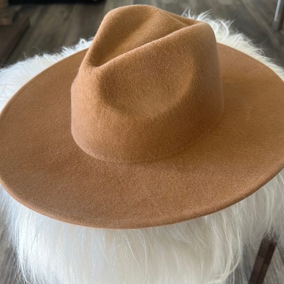 Accessories - Camel Cowgirl Hat NWOT